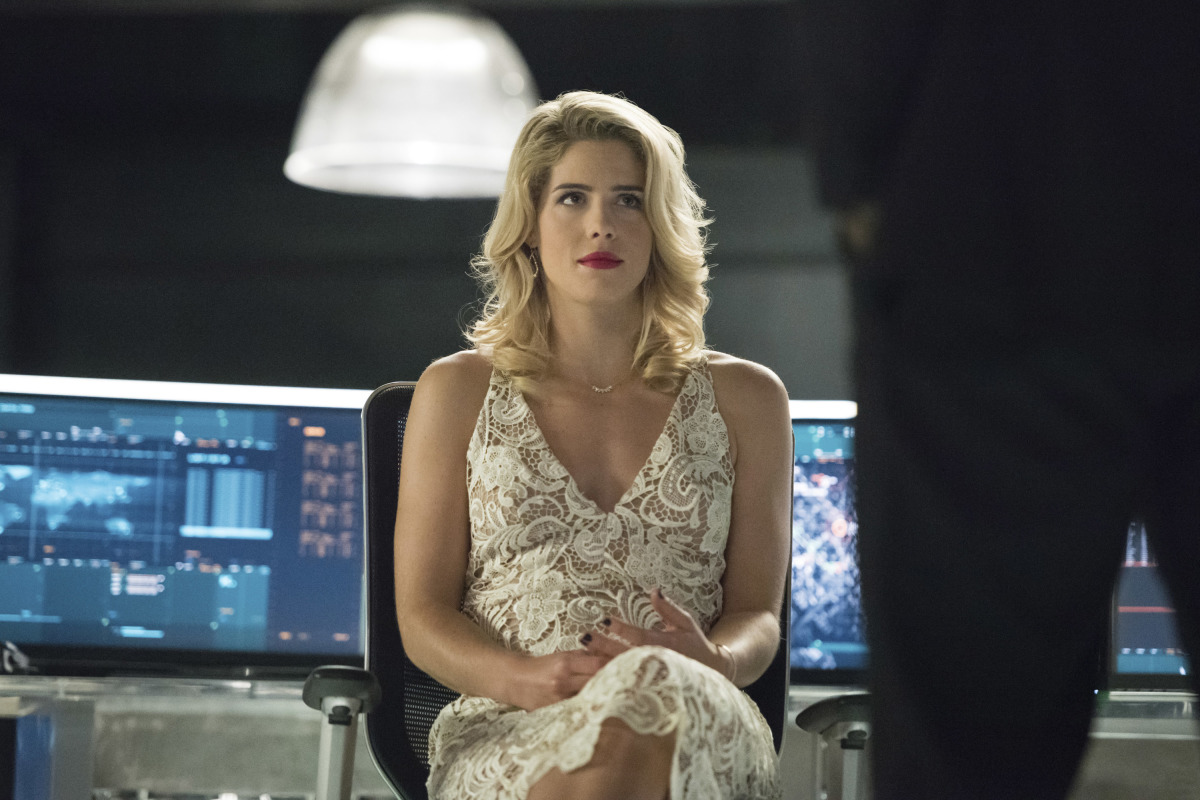 Arrow Speedy Wakes Up In New Photos From Season 6 Episode 9 Irreconcilable Differences
