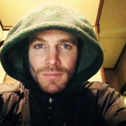 Stephen Amell Thanks Fans For Their Condolences