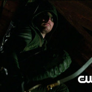 Arrow “Damaged” Extended Promo Trailer Screencaps – With Deathstroke!